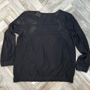 Lululemon Mesh on Mesh Pop Over